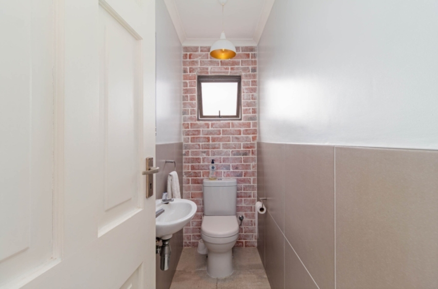 To Let 3 Bedroom Property for Rent in Bloubergstrand Western Cape
